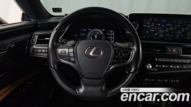 Lexus ES 2022 — photo 19