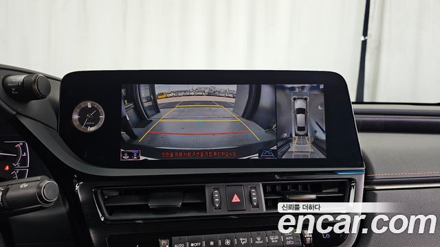 Lexus ES 2022 — photo 21