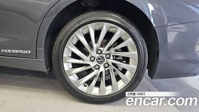 Lexus ES 2022 — photo 7