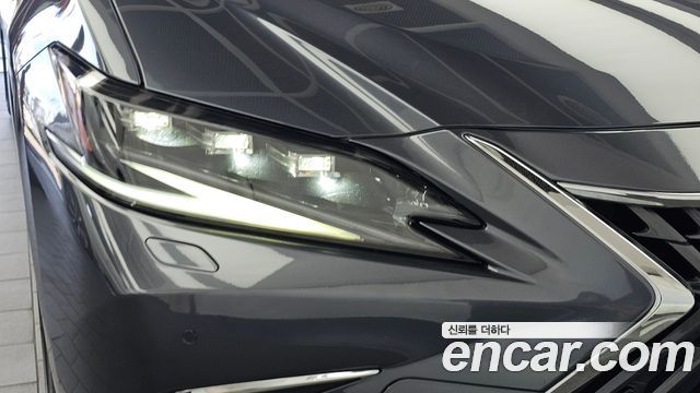 Lexus ES 2022 — photo 8