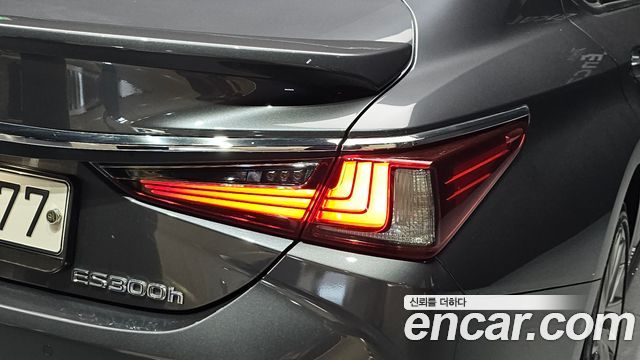 Lexus ES 2022 — photo 9
