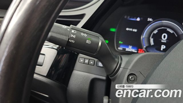 Lexus ES 2022 — photo 28