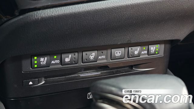 Lexus ES 2022 — photo 29
