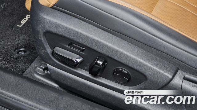 Lexus ES 2022 — photo 31