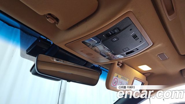 Lexus ES 2022 — photo 32