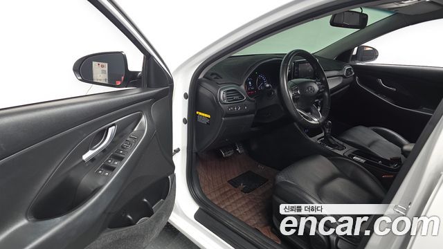 Hyundai i30 2017 — photo 13