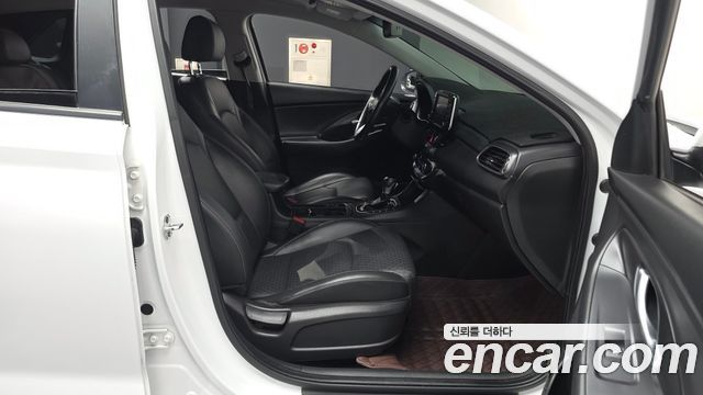 Hyundai i30 2017 — photo 17