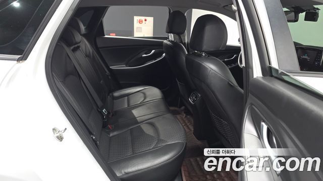 Hyundai i30 2017 — photo 18