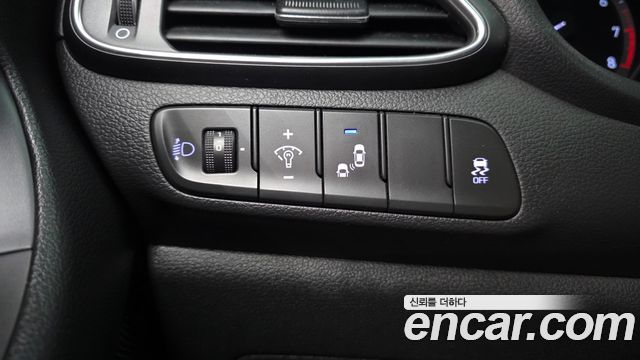 Hyundai i30 2017 — photo 25