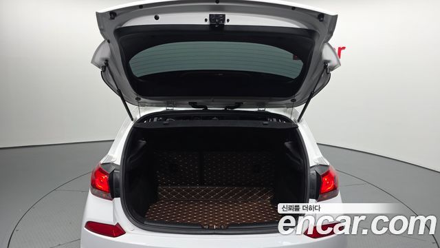 Hyundai i30 2017 — photo 26