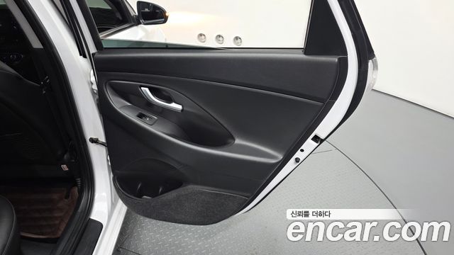 Hyundai i30 2017 — photo 15