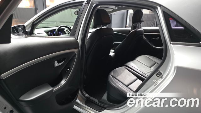 Hyundai i30 2012 — photo 17