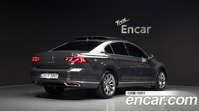 Volkswagen Passat 2021 — photo 2