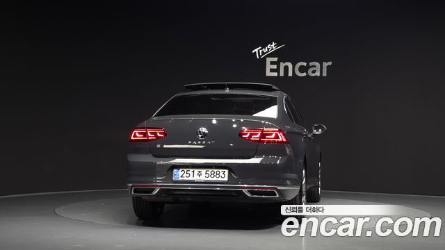 Volkswagen Passat 2021 — photo 4
