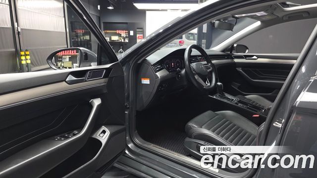 Volkswagen Passat 2021 — photo 13