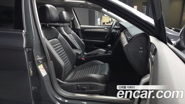 Volkswagen Passat 2021 — photo 17