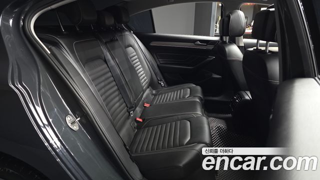 Volkswagen Passat 2021 — photo 18