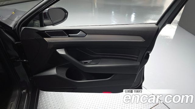 Volkswagen Passat 2021 — photo 14