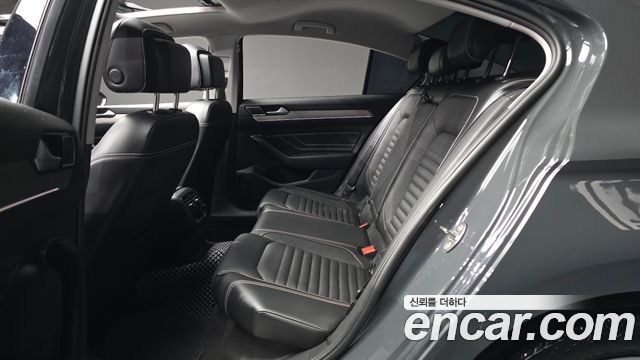 Volkswagen Passat 2021 — photo 16