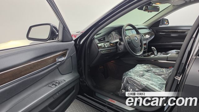 BMW 7-Series 2012 — photo 10