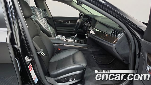 BMW 7-Series 2012 — photo 11