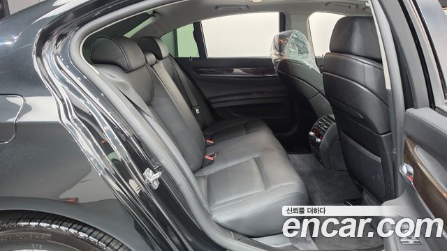 BMW 7-Series 2012 — photo 12