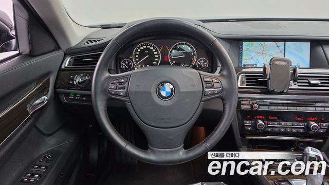 BMW 7-Series 2012 — photo 13
