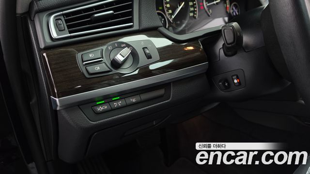 BMW 7-Series 2012 — photo 16