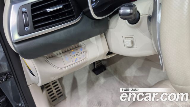Genesis G70 2018 — photo 23