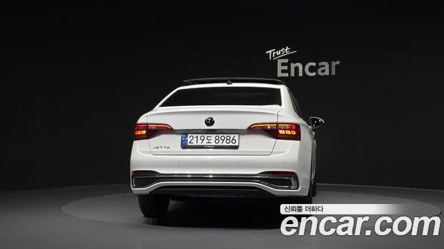 Volkswagen Jetta 2023 — photo 4