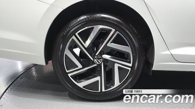 Volkswagen Jetta 2023 — photo 5
