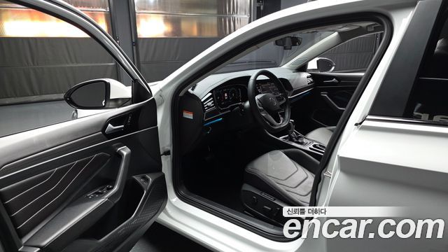 Volkswagen Jetta 2023 — photo 13