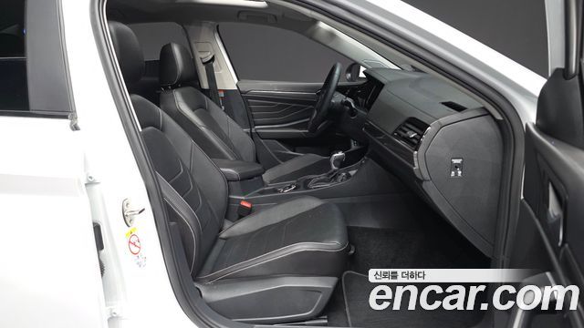 Volkswagen Jetta 2023 — photo 17