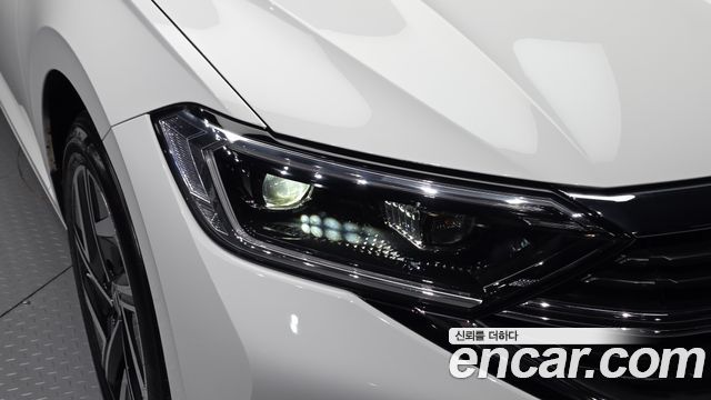 Volkswagen Jetta 2023 — photo 8