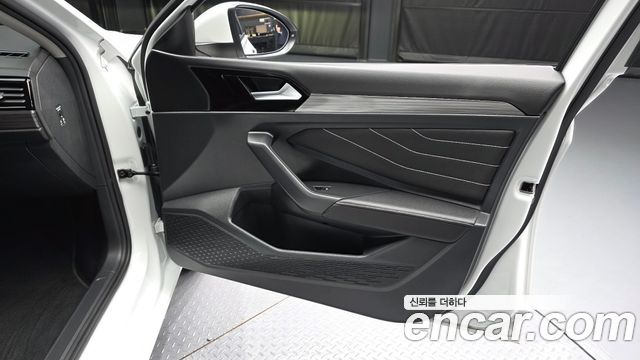 Volkswagen Jetta 2023 — photo 14