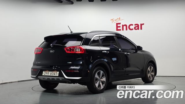 Kia Niro 2017 — photo 2