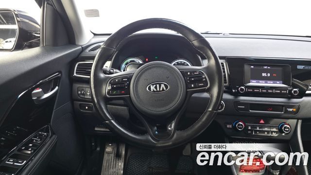 Kia Niro 2017 — photo 18