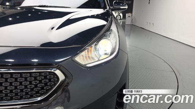 Kia Niro 2017 — photo 8
