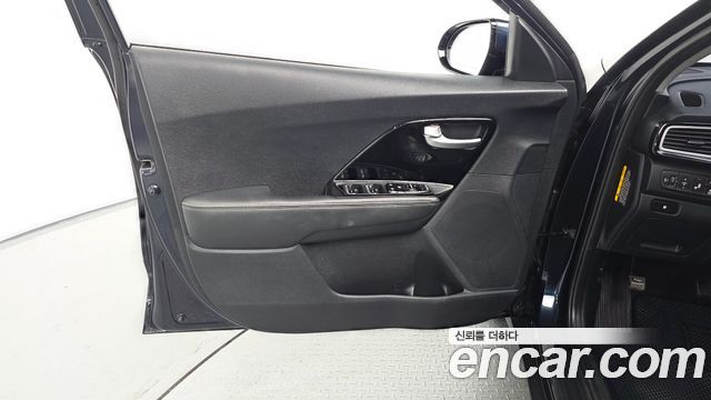 Kia Niro 2017 — photo 14