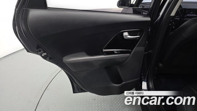 Kia Niro 2017 — photo 15