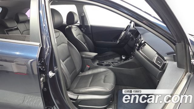 Kia Niro 2017 — photo 16