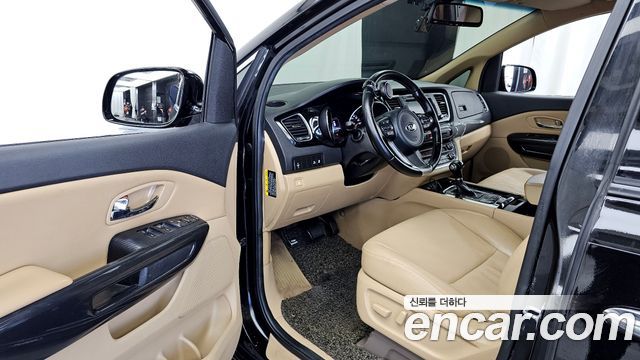 Kia Canival 2016 — photo 10