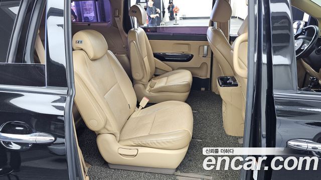 Kia Canival 2016 — photo 11