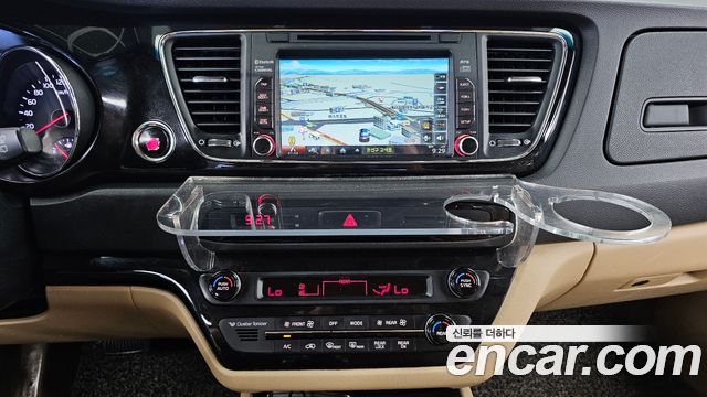 Kia Canival 2016 — photo 14
