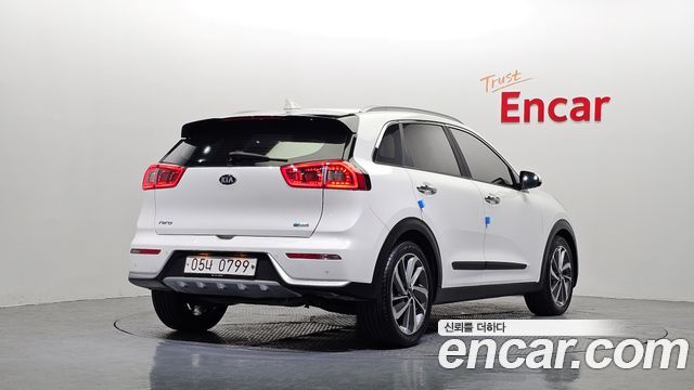 Kia Niro 2017 — photo 2