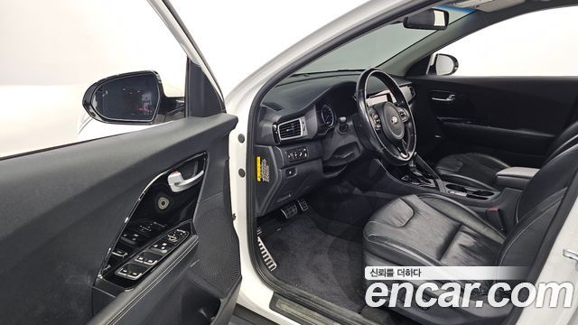 Kia Niro 2017 — photo 13