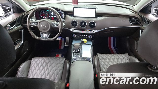 Kia Stinger 2023 — photo 10