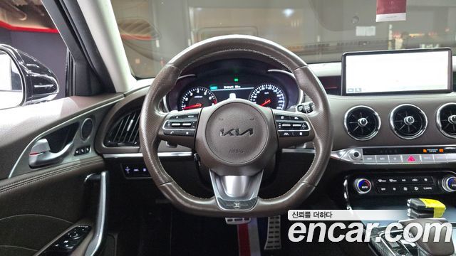 Kia Stinger 2023 — photo 19