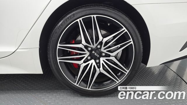 Kia Stinger 2023 — photo 7