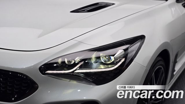 Kia Stinger 2023 — photo 8
